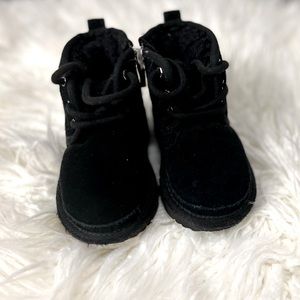 Black toddler neumel ll Ugg size 6